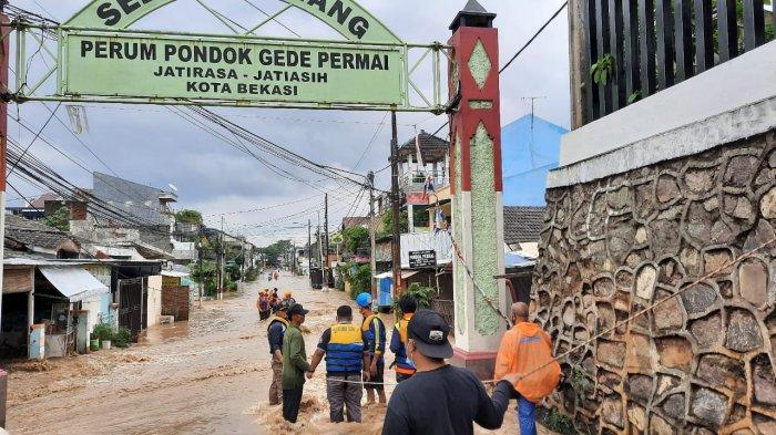 Kerusakan Tanggul Pondok Gede Permai Masih Belum Tuntas